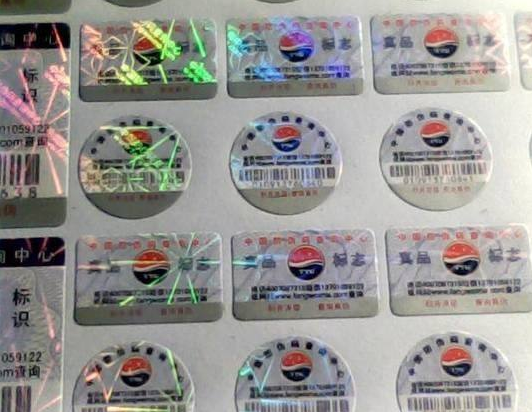 防偽標(biāo)簽?zāi)募液?，有什么技術(shù)特點(diǎn)